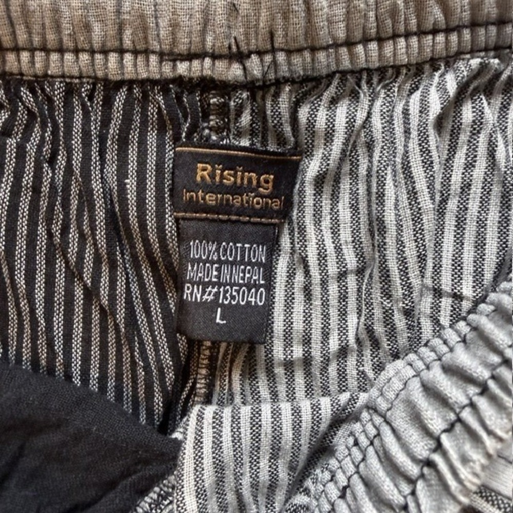 Rising International Patchwork Cargo Shorts Grey Black Distressed Cotton L - Picture 7 of 7